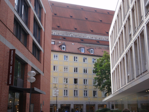 The Frauenkirche roof line is the far roof.